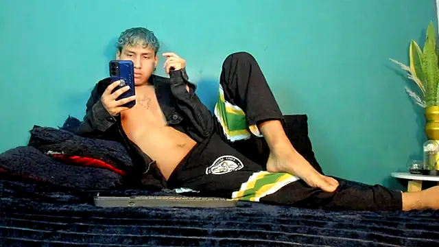 Snapshot of spicy_adonhis chatting on 20, 9, 2025 spicy adonhis online show from 20, 9, 2025