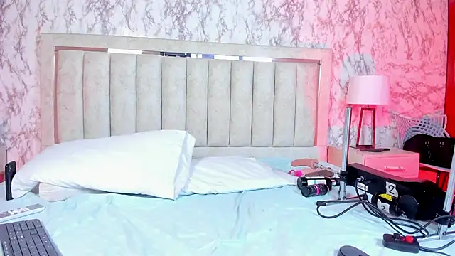 AlaiaMoretti online show from 25, 11, 2025