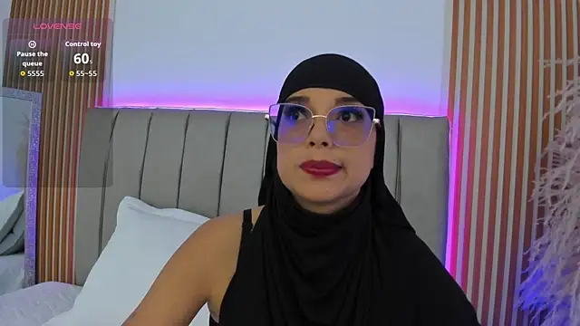 Snapshot of naishaa_ chatting on 3, 11, 2025 naishaa online show from 3, 11, 2025