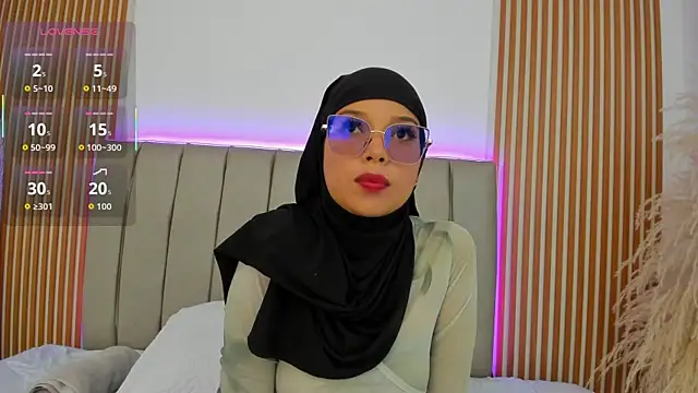 Snapshot of naishaa_ chatting on 17, 11, 2025 naishaa online show from 17, 11, 2025