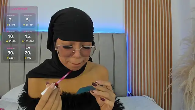 Snapshot of naishaa_ chatting on 4, 12, 2025 naishaa online show from 4, 12, 2025