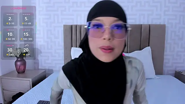 Snapshot of naishaa_ chatting on 19, 12, 2025 naishaa online show from 19, 12, 2025