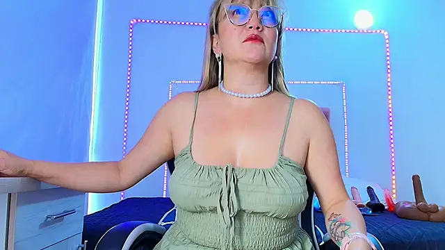 Snapshot of naomi_diamond_ chatting on 21, 5, 2026 naomi diamond online show from 21, 5, 2026