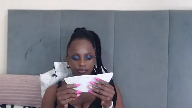 Snapshot of Jah-Queen chatting on 26, 9, 2025 Jah-Queen online show from 26, 9, 2025