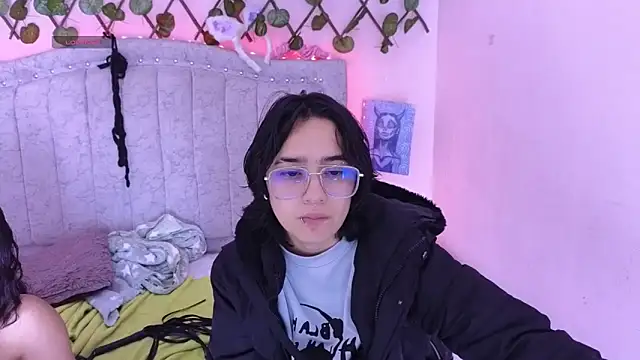 Snapshot of katalinathxandbritney1 chatting on 9, 9, 2025 katalinathxandbritney1 online show from 9, 9, 2025