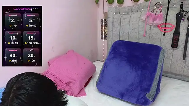 Snapshot of katalinathxandbritney1 chatting on 19, 9, 2025 katalinathxandbritney1 online show from 19, 9, 2025