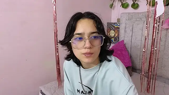 Snapshot of katalinathxandbritney1 chatting on 3, 10, 2025 katalinathxandbritney1 online show from 3, 10, 2025