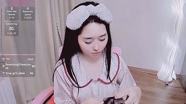 Snapshot of Miu-999 chatting on 13, 10, 2025 Miu-999 online show from 13, 10, 2025