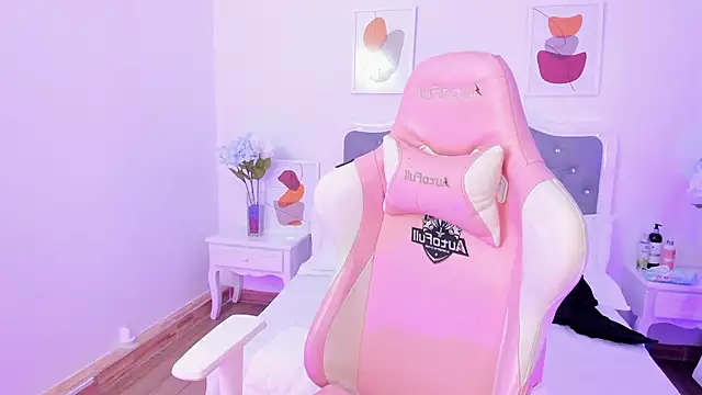 Shaleena  online show from 25, 10, 2025