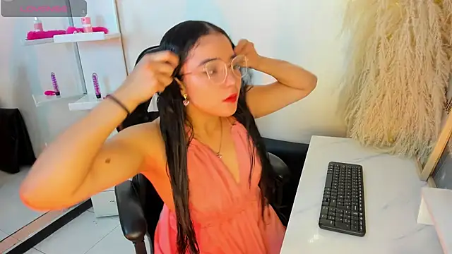 Snapshot of CamiJones chatting on 10, 9, 2025 CamiJones online show from 10, 9, 2025