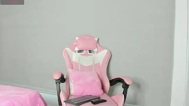 kendal hot01 online show from 14, 11, 2025