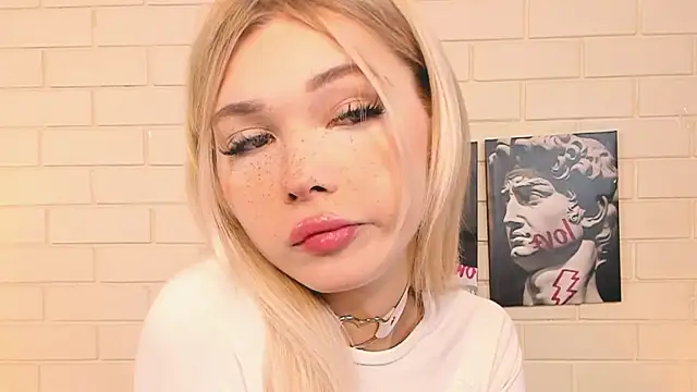 Blondy Fina online show from 28, 10, 2025