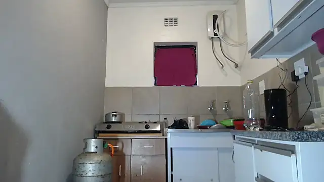 YummySyriaxoxo online show from 12, 11, 2025