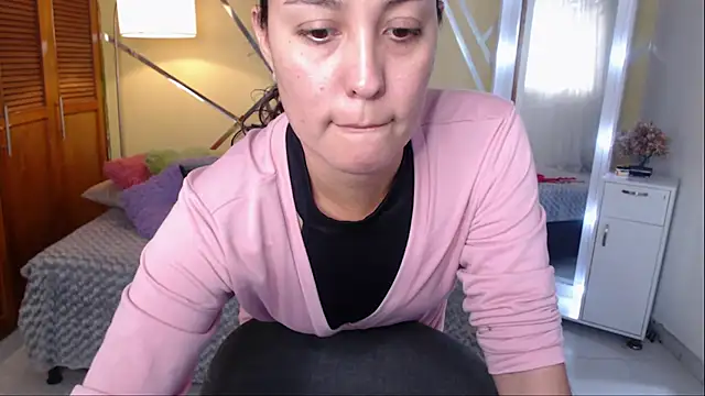 shirleyrojas online show from 18, 10, 2025