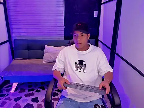 Snapshot of IsaacBlack_ chatting on 7, 10, 2025 IsaacBlack online show from 7, 10, 2025