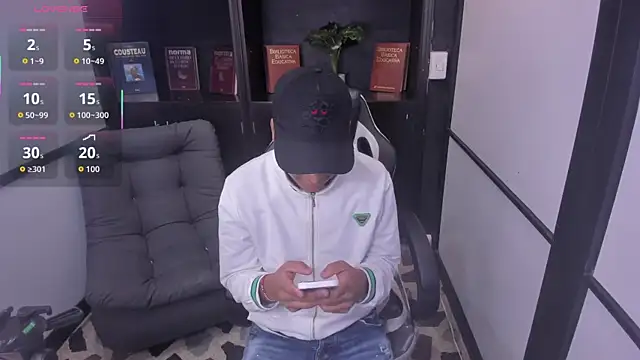 Snapshot of IsaacBlack_ chatting on 11, 10, 2025 IsaacBlack online show from 11, 10, 2025