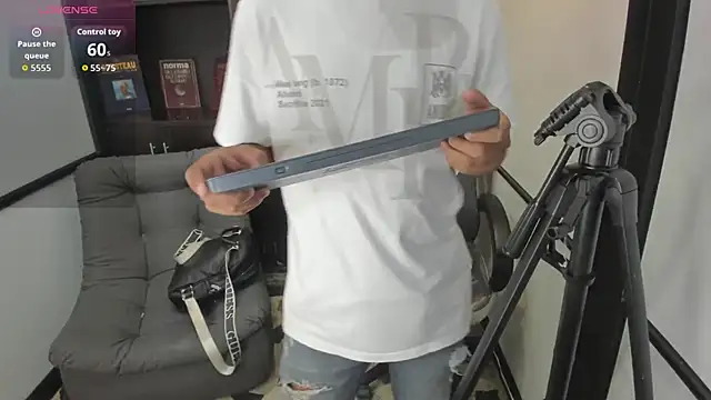 Snapshot of IsaacBlack_ chatting on 12, 10, 2025 IsaacBlack online show from 12, 10, 2025