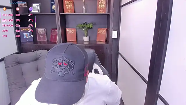 Snapshot of IsaacBlack_ chatting on 13, 10, 2025 IsaacBlack online show from 13, 10, 2025