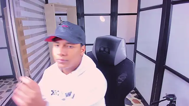 Snapshot of IsaacBlack_ chatting on 14, 10, 2025 IsaacBlack online show from 14, 10, 2025