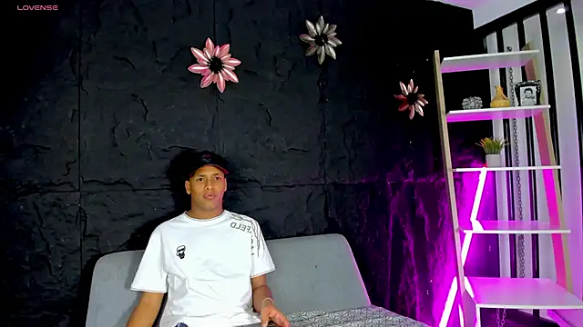 Snapshot of IsaacBlack_ chatting on 16, 10, 2025 IsaacBlack online show from 16, 10, 2025