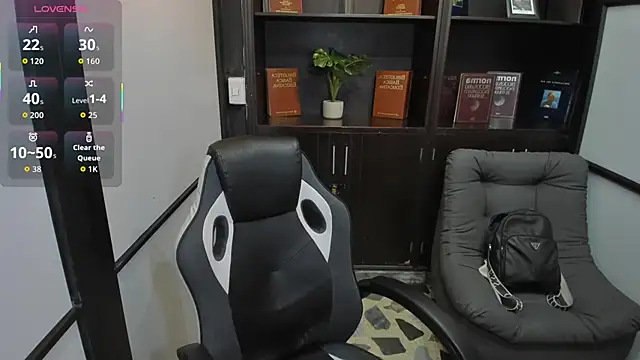 Snapshot of IsaacBlack_ chatting on 19, 10, 2025 IsaacBlack online show from 19, 10, 2025