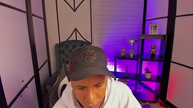 Snapshot of IsaacBlack_ chatting on 22, 10, 2025 IsaacBlack online show from 22, 10, 2025