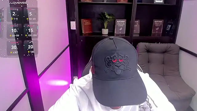 Snapshot of IsaacBlack_ chatting on 28, 10, 2025 IsaacBlack online show from 28, 10, 2025