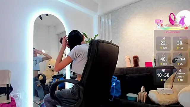 lily cash1 online show from 12, 2, 2026