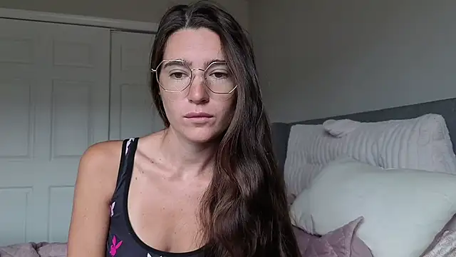 Snapshot of bambifarrina chatting on 5, 8, 2026 bambifarrina online show from 5, 8, 2026