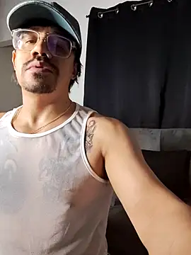 Snapshot of Esteban_Danne chatting on 17, 10, 2025 Esteban Danne online show from 17, 10, 2025