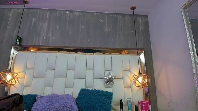 Foxxy Doll online show from 1, 4, 2026