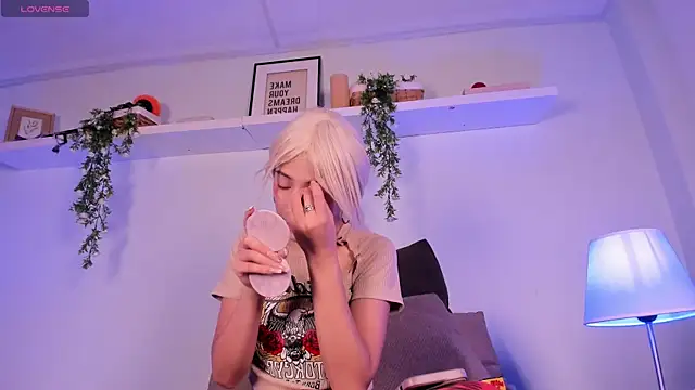 Snapshot of Vampgyal chatting on 18, 12, 2025 Vampgyal online show from 18, 12, 2025