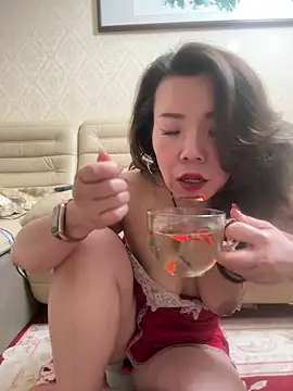 Snapshot of anna_yngs chatting on 1, 4, 2026 anna yngs online show from 1, 4, 2026