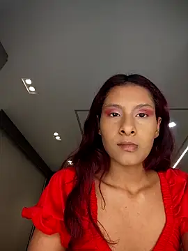 Snapshot of TharaMills chatting on 8, 11, 2025 TharaMills online show from 8, 11, 2025