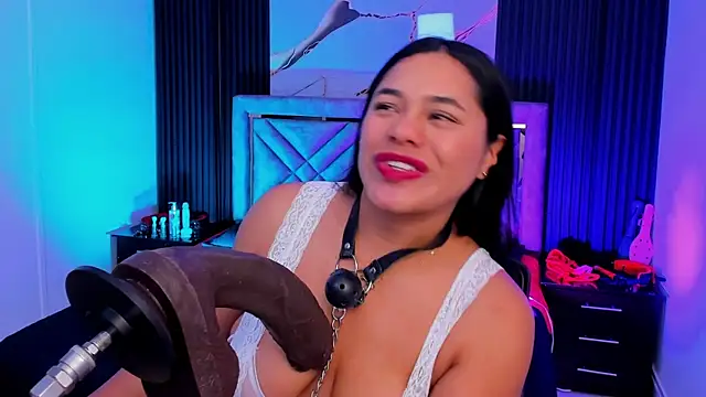 Issafoxx online show from 18, 10, 2025