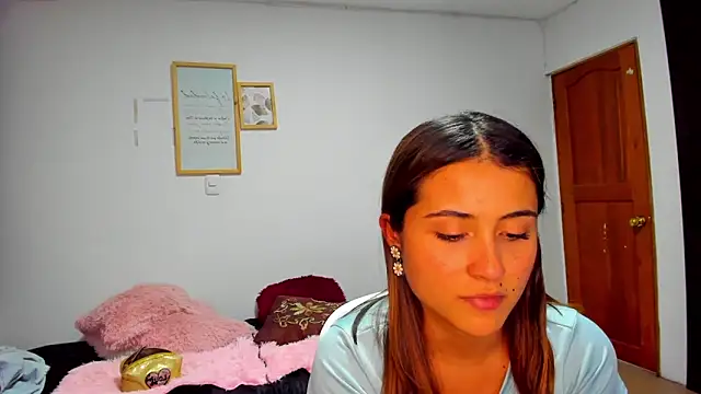 Snapshot of Ana__Pink chatting on 4, 10, 2025 Ana  Pink online show from 4, 10, 2025