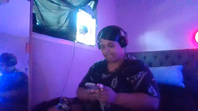 Snapshot of 1n0nlythroat chatting on 28, 6, 2026 1n0nlythroat online show from 28, 6, 2026
