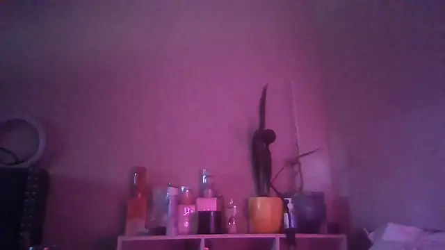 Snapshot of 1n0nlythroat chatting on 9, 7, 2026 1n0nlythroat online show from 9, 7, 2026