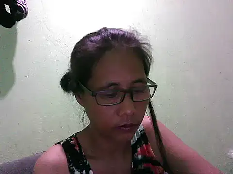 HotLadyPinay32 online show from 10, 4, 2026