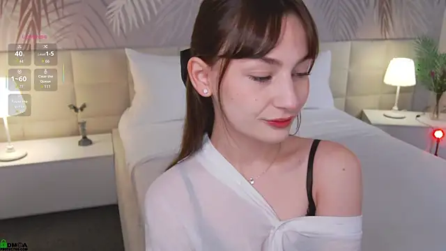 LolaPrise online show from 28, 9, 2025