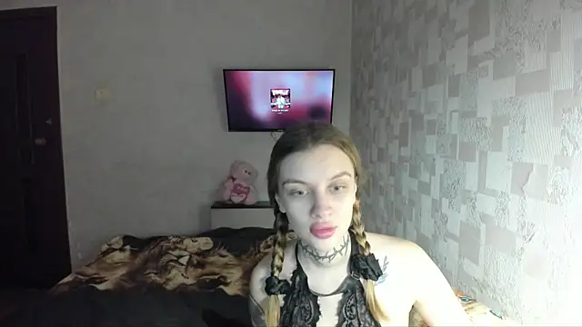 Snapshot of AlisTris chatting on 5, 11, 2025 AlisTris online show from 5, 11, 2025