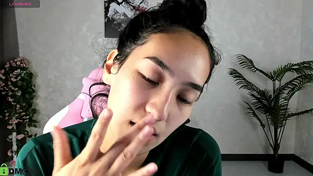 Snapshot of FlirtyAura chatting on 16, 9, 2025 FlirtyAura online show from 16, 9, 2025