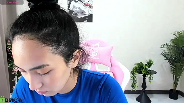 Snapshot of FlirtyAura chatting on 23, 10, 2025 FlirtyAura online show from 23, 10, 2025