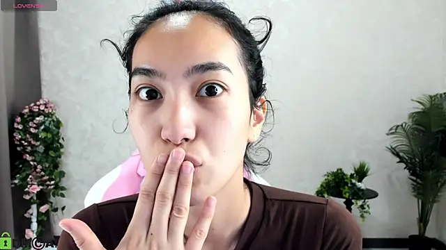 Snapshot of FlirtyAura chatting on 24, 10, 2025 FlirtyAura online show from 24, 10, 2025