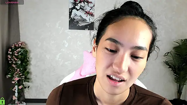 Snapshot of FlirtyAura chatting on 3, 11, 2025 FlirtyAura online show from 3, 11, 2025