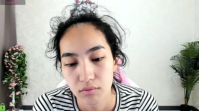 Snapshot of FlirtyAura chatting on 5, 11, 2025 FlirtyAura online show from 5, 11, 2025