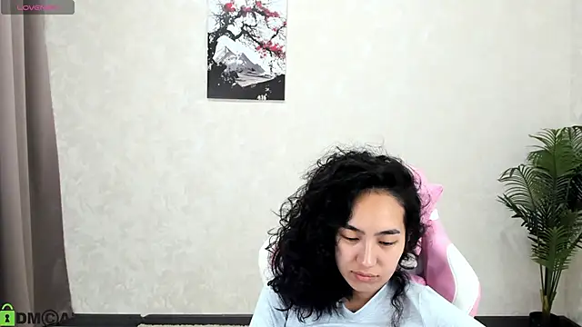 Snapshot of FlirtyAura chatting on 7, 11, 2025 FlirtyAura online show from 7, 11, 2025