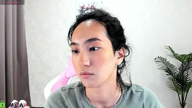 Snapshot of FlirtyAura chatting on 10, 11, 2025 FlirtyAura online show from 10, 11, 2025