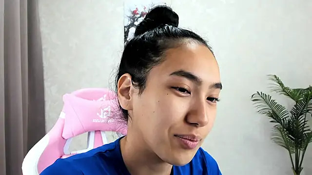 Snapshot of FlirtyAura chatting on 11, 11, 2025 FlirtyAura online show from 11, 11, 2025