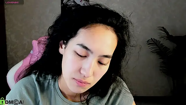 Snapshot of FlirtyAura chatting on 18, 11, 2025 FlirtyAura online show from 18, 11, 2025